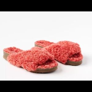 LOFT Knotted Sherpa Slippers